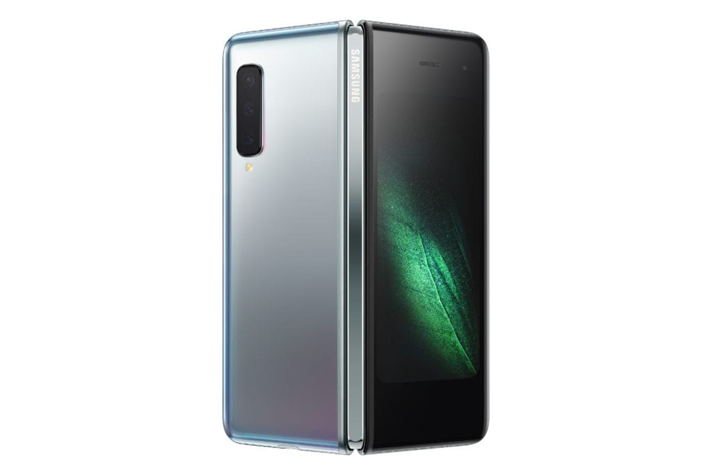 Samsung Galaxy Fold argent plié, vu de dos et de profil