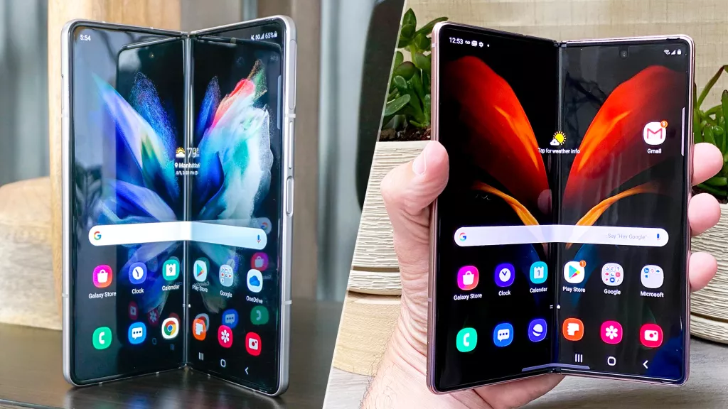 Deux Samsung Galaxy Z Fold dépliés côte à côte