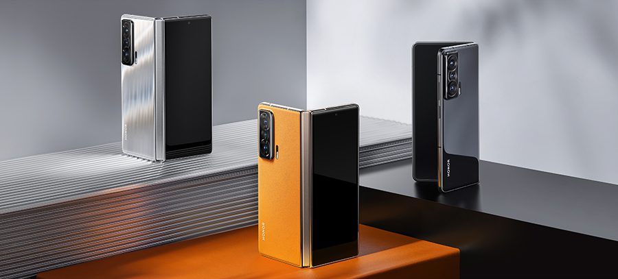 Le Honor Magic V, premier smartphone pliable d’Honor, plié et déplié