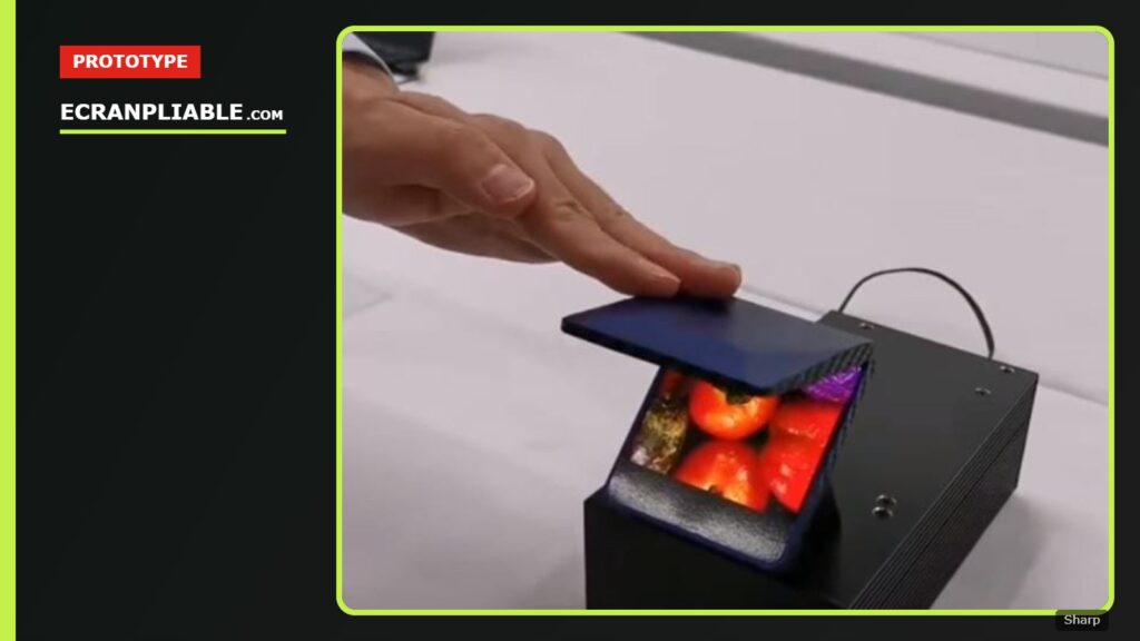 Prototype de smartphone pliable à clapet de Sharp