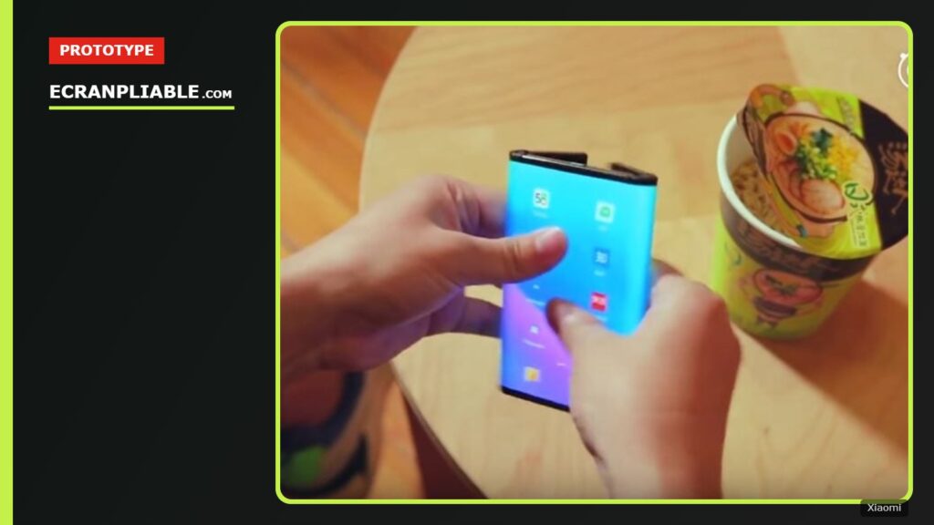 Prototype de smartphone pliable en trois de Xiaomi, déplié en mode tablette